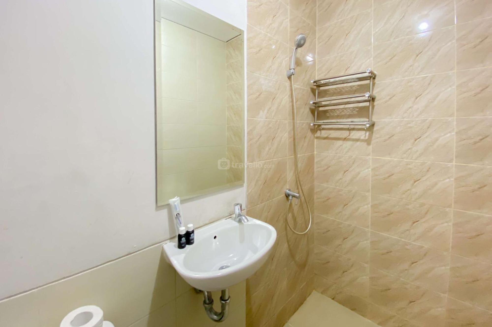 Minimalist And Cozy Transpark Juanda Timur By Travelio Apartemen